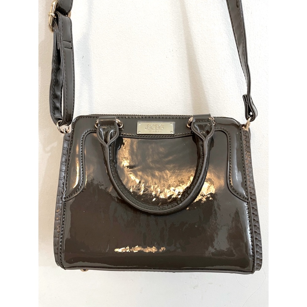 BCBG PARIS Patent Crossbody, gray